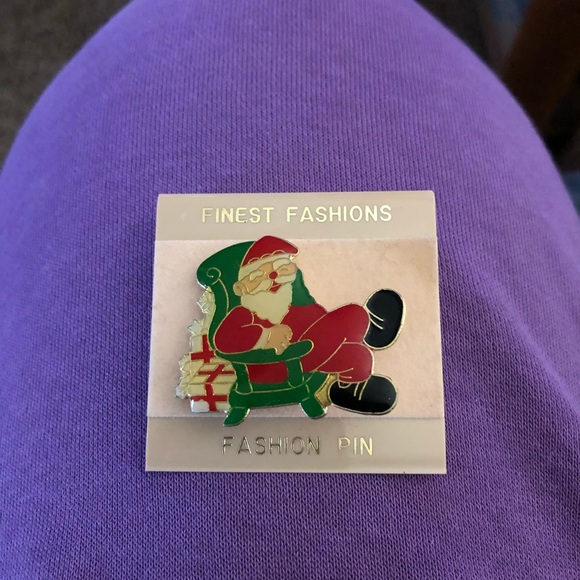 NWC - Santa Claus Brooch 1 1/8” x 1 1/2” - Picture 2 of 3